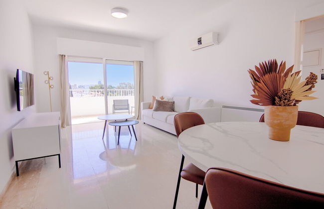 Phaedrus Living: Modern City View Flat Nafi - Foto 1