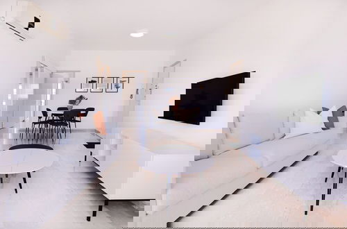 Foto 7 - Phaedrus Living: Modern City View Flat Nafi