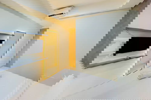 Foto 5 - Modern And Homey 1Br (No Kitchen) Gold Coast Apartment