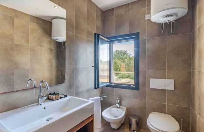 Onefifty Gozitan Villa and Pool - Photo 23