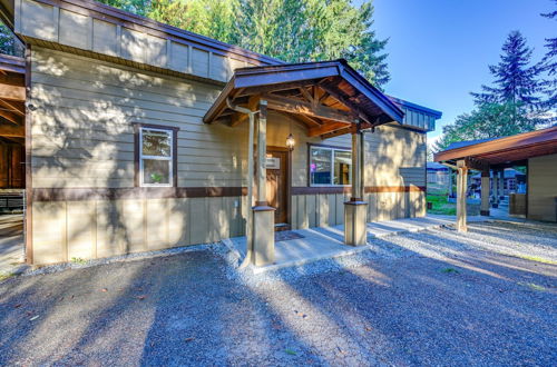 Photo 2 - Bonney Lake Retreat: Patio, Hot Tub & Mtn View