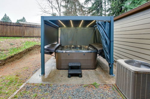 Photo 17 - Bonney Lake Retreat: Patio, Hot Tub & Mtn View