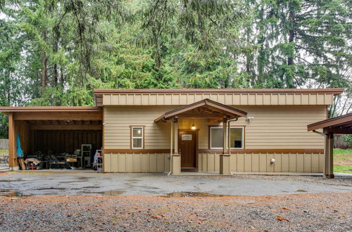 Photo 21 - Bonney Lake Retreat: Patio, Hot Tub & Mtn View