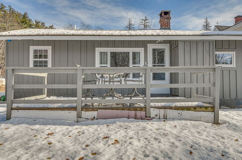 Foto 10 - Cozy New Hampshire Cottage w/ Deck, Near Skiing