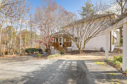 Photo 13 - Stylish Marietta Home w/ Deck - Near Truist Park