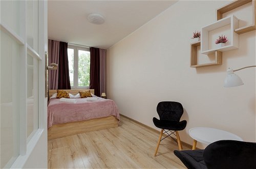Photo 2 - Apartment With Three Bedrooms by Renters