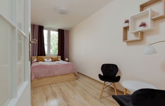 Photo 2 - Apartment With Three Bedrooms by Renters