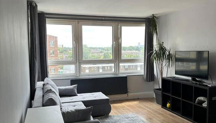 Photo 1 - Captivating 1-bed Apartment in Stratford