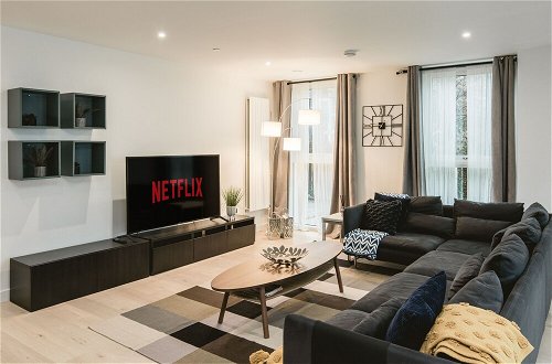 Photo 10 - Stunning 3-bed Apartment in London