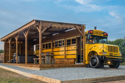 Photo 18 - American School Bus - 1 Bedroom - Blossom Farm - Tiers Cross