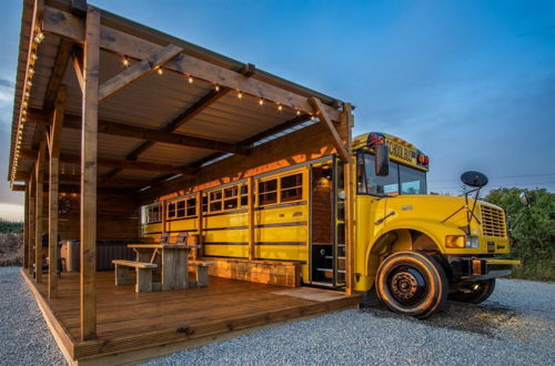 Photo 14 - American School Bus - 1 Bedroom - Blossom Farm - Tiers Cross