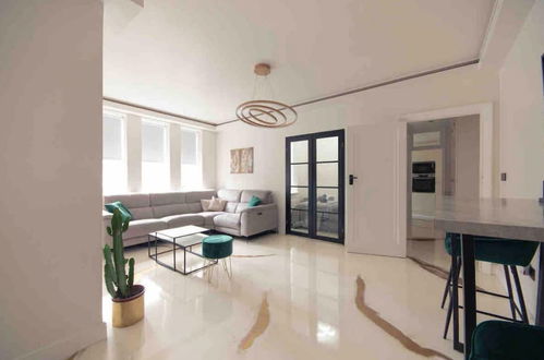 Photo 5 - Entire Luxury Apartment in Greater London