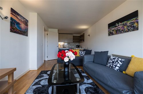 Photo 19 - Beautiful and Spacious 2-bed Apartment in London