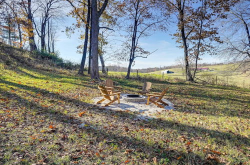 Foto 12 - Serene Logan Retreat w/ Private Hot Tub & Fire Pit