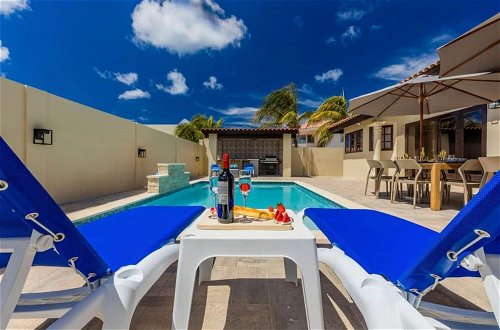 Foto 1 - Large 5BR Villa With Private Pool Near Eagle Beach
