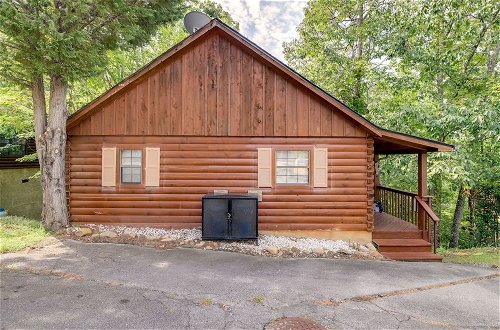 Photo 15 - Tennessee Cabin w/ Balcony, Hot Tub & Pool Access