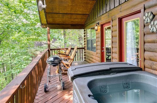 Photo 19 - Tennessee Cabin w/ Balcony, Hot Tub & Pool Access