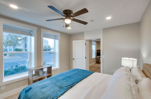 Photo 23 - Stylish Logan Retreat w/ Smart TV + Central A/c