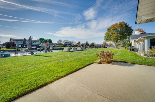 Photo 15 - Canal-front Clay Township Gem: Boat & Jet Ski Lift