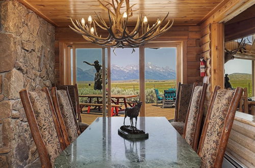 Foto 20 - NEW! Elk Refuge Safari Chalet with Teton Views