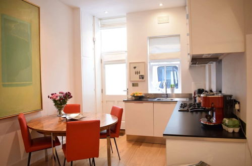 Photo 9 - Chic 1BD Flat - 11mins to Holland Park, Kensington