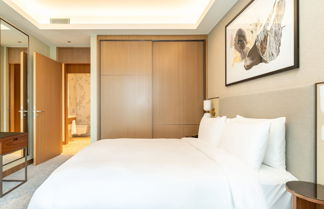 Photo 2 - Luxury StayCation - Modern Comfort: 3-BR at The Address Opera