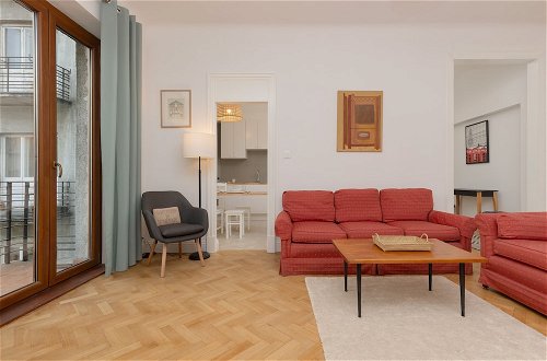 Photo 20 - Spacious 2 Bedroom Apartment by Renters