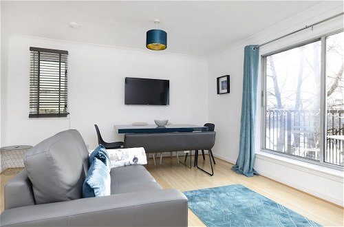 Photo 18 - Altido Bright 3-Bed Flat Overlooking The Clyde