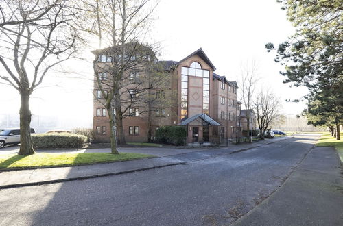 Photo 32 - JOIVY Bright 3-Bed Flat Overlooking The Clyde