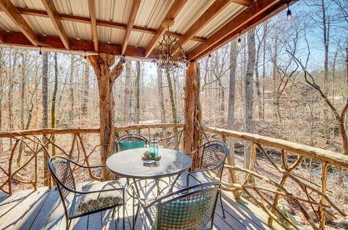 Foto 8 - Cozy Summerville Cabin: Private Hot Tub, Fire Pit