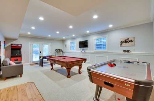 Foto 43 - Grand Lakefront Home in Hartwell w/ Game Room
