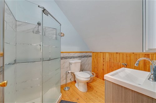 Photo 13 - Charming New York Chalet w/ Hot Tub & Game Room