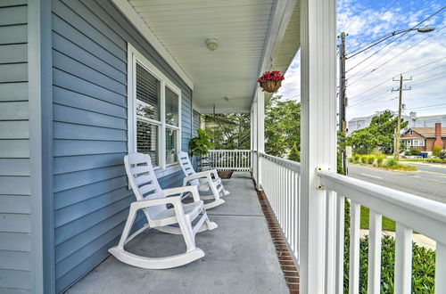 Photo 22 - Inviting Norfolk Family Retreat: 1 Block to Beach