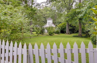 Photo 2 - Romantic Cottage in Washington Historic District