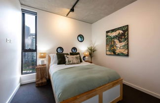 Photo 3 - Stylish 2-bed Apt in Southbank With Parking