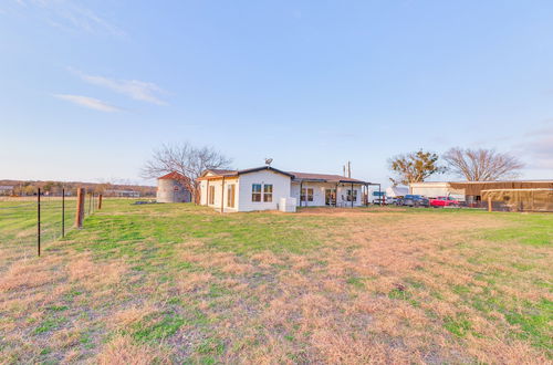 Photo 22 - Modern Farmhouse in Del Valle: Rural Setting