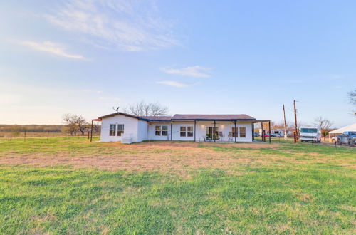 Photo 4 - Modern Farmhouse in Del Valle: Rural Setting