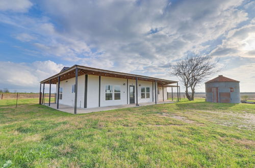 Foto 1 - Modern Farmhouse in Del Valle: Rural Setting