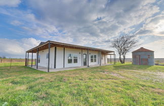 Foto 1 - Modern Farmhouse in Del Valle: Rural Setting