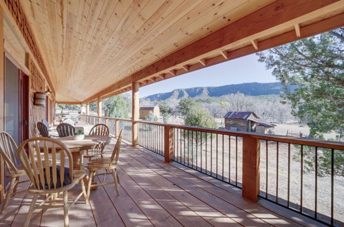 Foto 1 - Airy Pine Cabin w/ Wraparound Deck Near Trails