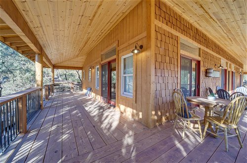 Foto 35 - Airy Pine Cabin w/ Wraparound Deck Near Trails