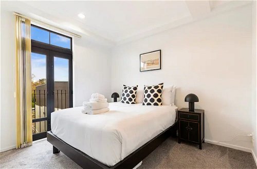 Photo 2 - Immaculate Parnell Apartment