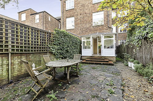 Photo 18 - Beautiful One Bed Garden Flat In Parsons Green