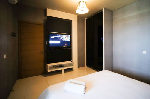 Foto 8 - Spacious And Comfy 2Br Apartment At Aryaduta Residence Surabaya