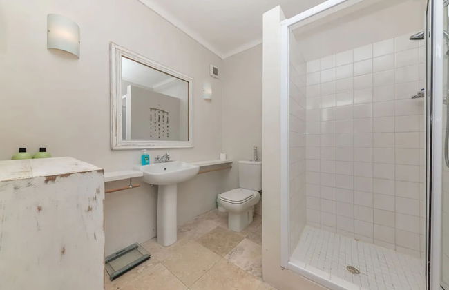 Tropical 1BD Hideaway Near Queens Beach, Fresnaye! - Photo 12