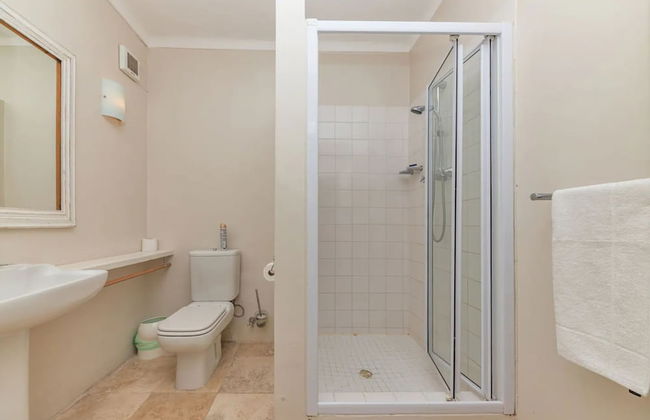 Tropical 1BD Hideaway Near Queens Beach, Fresnaye! - Photo 11