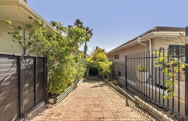 Tropical 1BD Hideaway Near Queens Beach, Fresnaye! - Photo 19