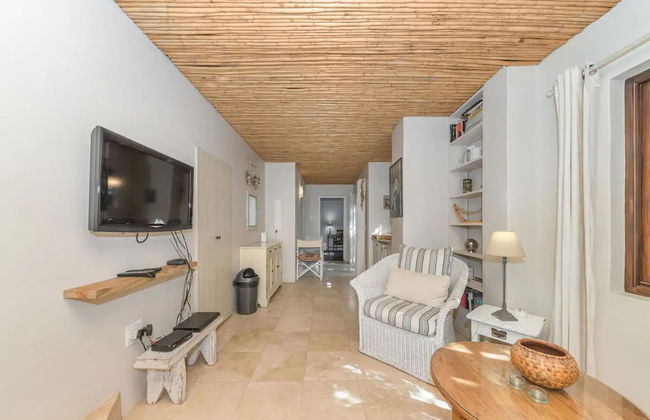 Tropical 1BD Hideaway Near Queens Beach, Fresnaye! - Photo 15