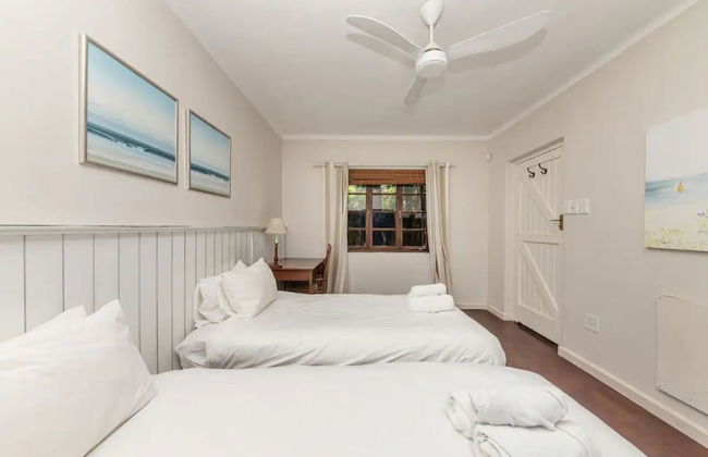 Tropical 1BD Hideaway Near Queens Beach, Fresnaye! - Photo 1