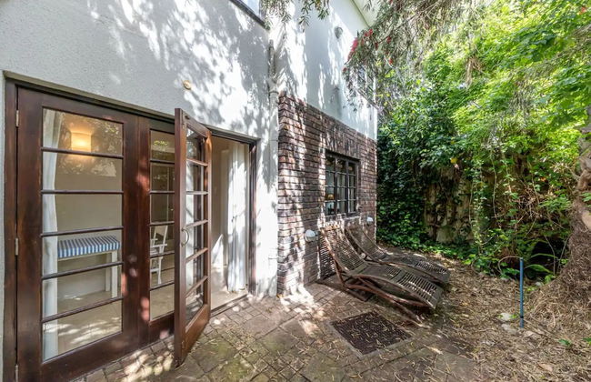 Tropical 1BD Hideaway Near Queens Beach, Fresnaye! - Photo 17